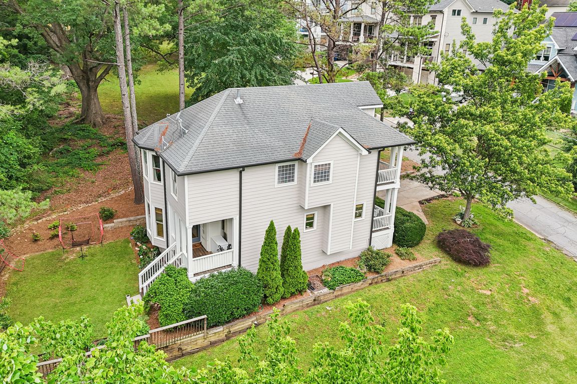Foster Pl-0506-061.jpg