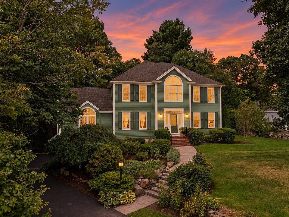 1st image of 8 Dennison Ct