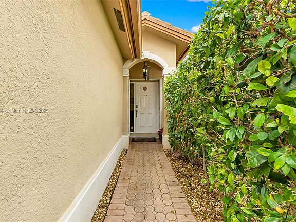 5th image of 2930 NW 99th Ct
