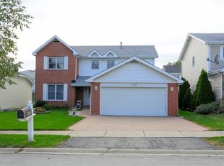 1007 E Meadow Lake Dr, Palatine, IL 60074