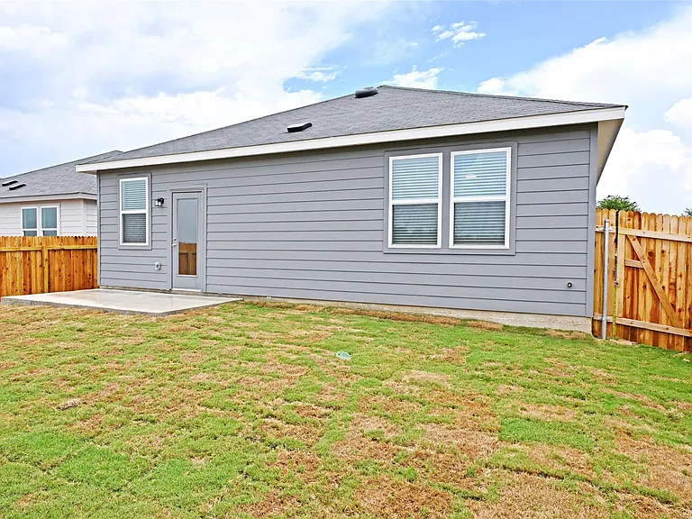 261 Elk Ave — Photo 30
