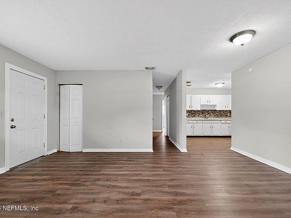 4th image of 8609 OAK LEAF Road