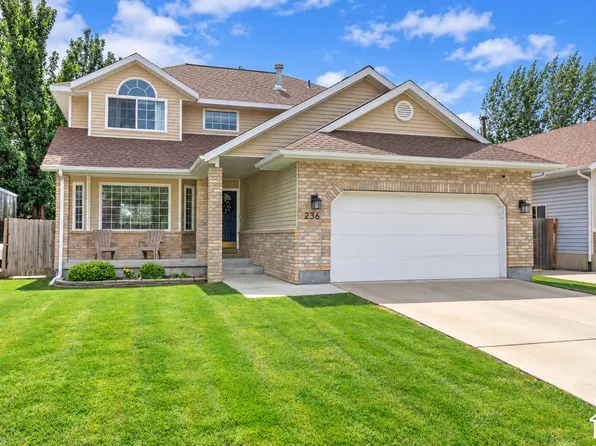 236 E Ashbrook Cir, Midvale, UT 84047