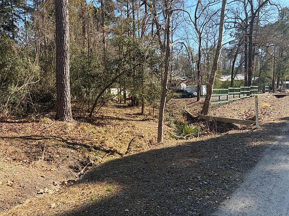 3rd image of 242 Elm Trl