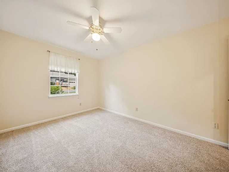 1402 Sturbridge Pl — Photo 19