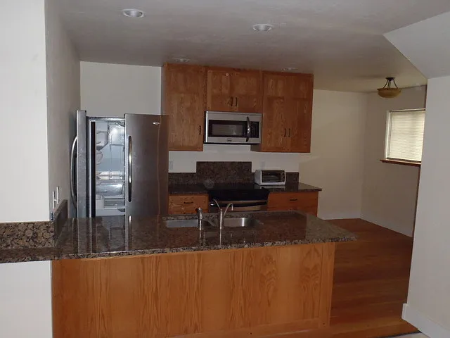 205 Vermeer Dr #E — Photo 5