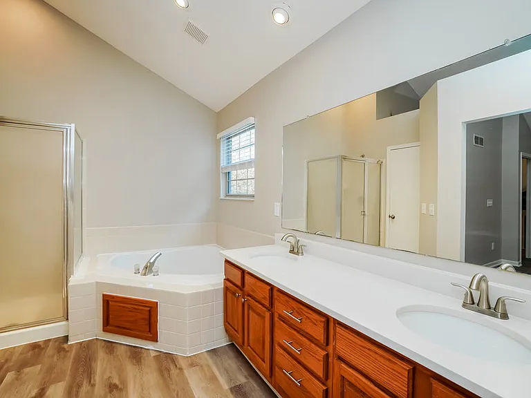 1635 Saffron Dr — Photo 15