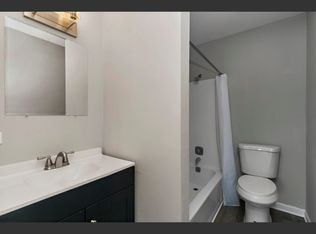 1484 Stonebridge Cir APT B4, Wheaton, IL 60189