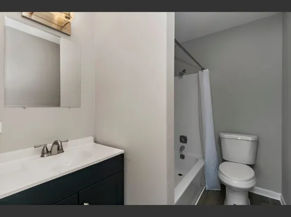 1484 Stonebridge Cir APT B4, Wheaton, IL 60189