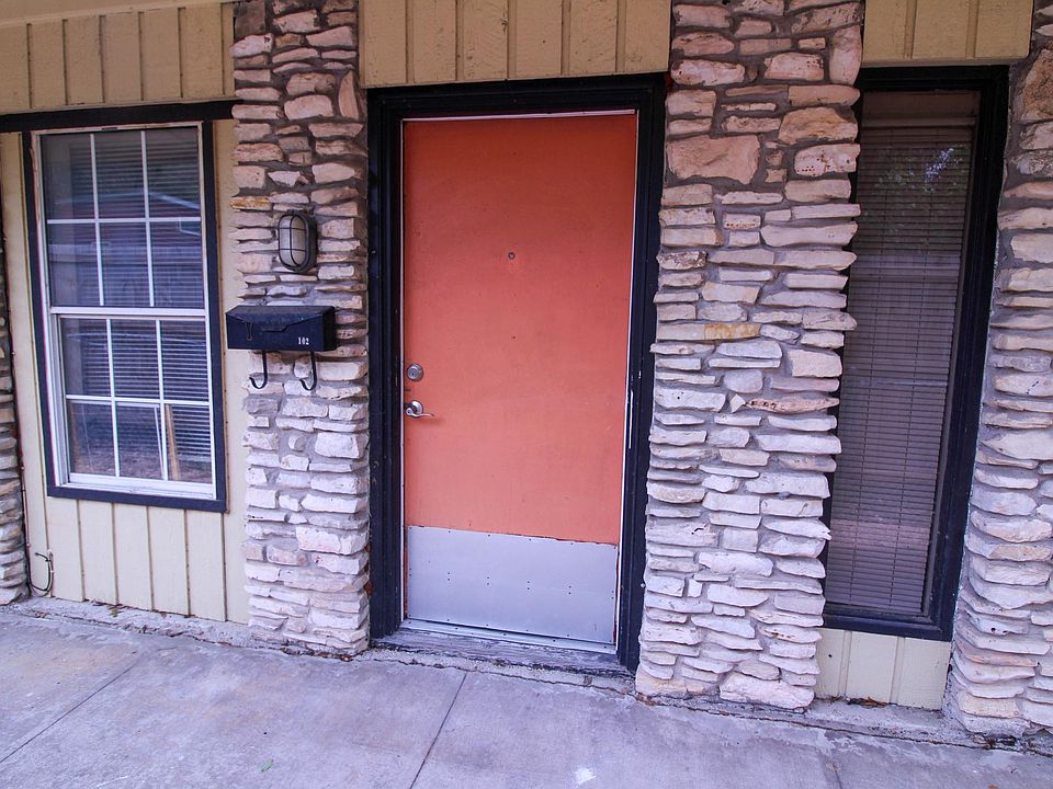 1st image of 102-300 Franklin Blvd #102