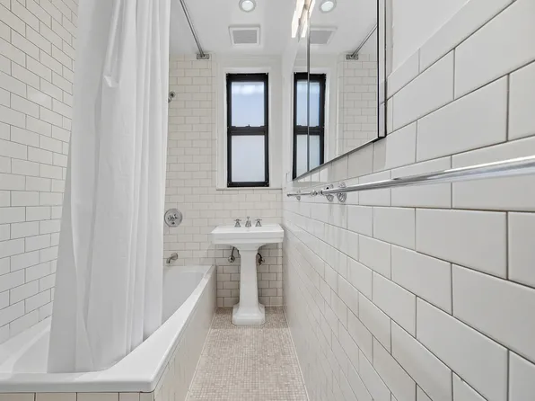 157 East 72nd Street image 7 of 17