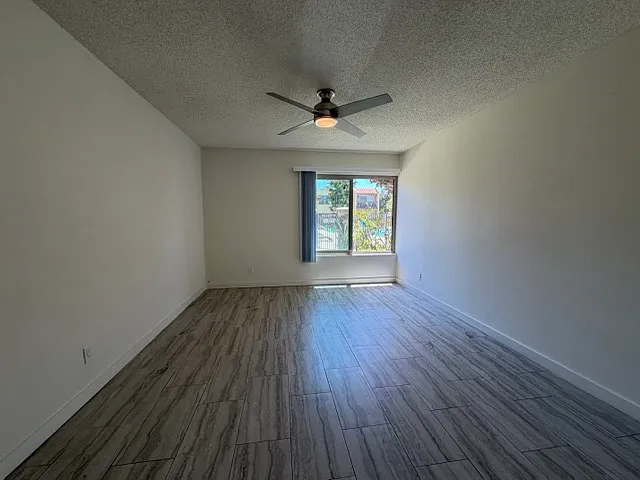 Upgraded Orange 1 Bedrooms — Photo 12