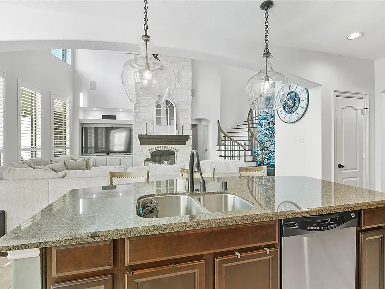 17611 Fossil Ridge Ln — Photo 16
