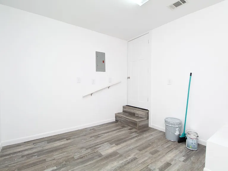 150 E Ensley St — Photo 19