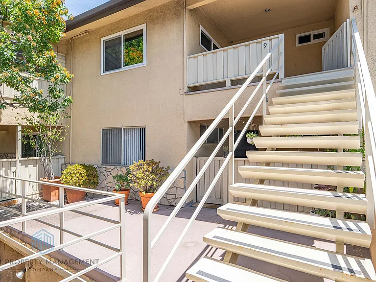 385 Cliff Dr #9 — Photo 2
