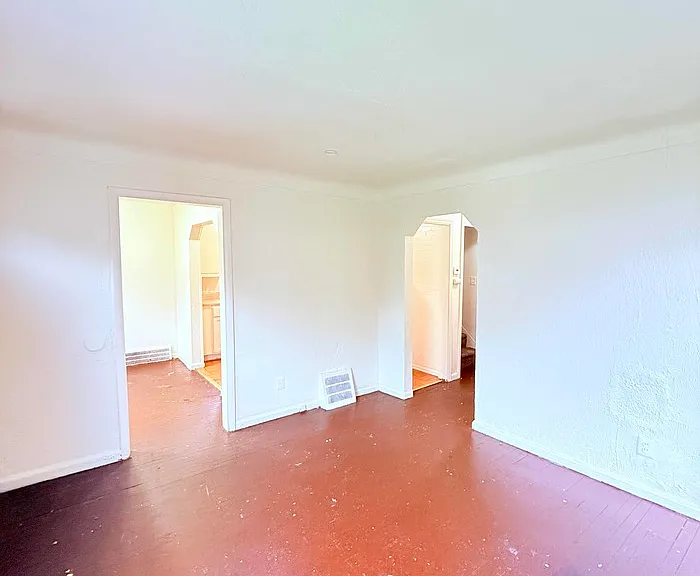 18659 Shaftsbury Ave — Photo 5