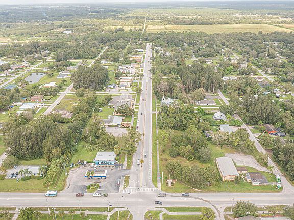 3rd image of 17 N Broadway Street