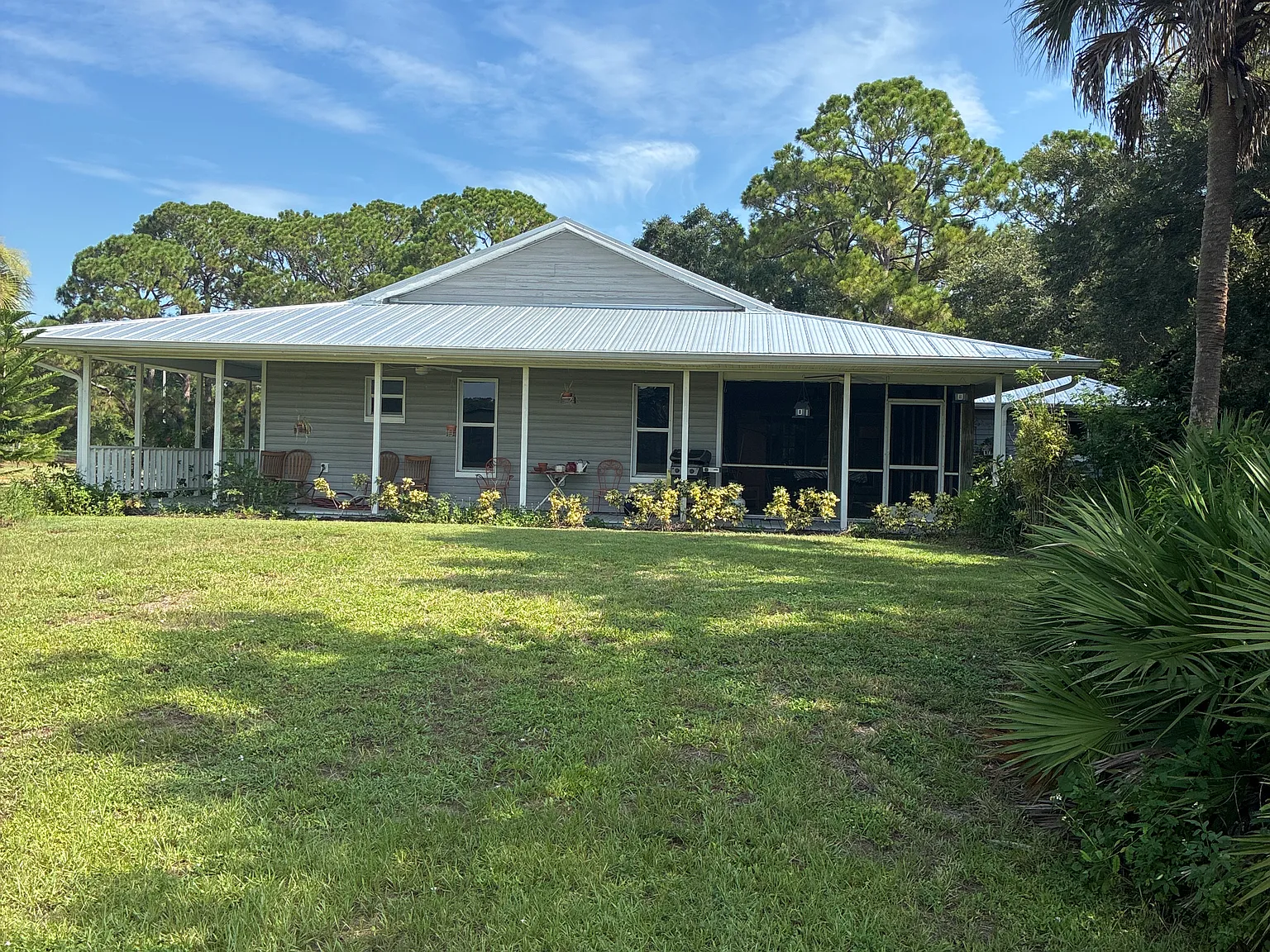 4 bed, 2124 sqft, $2,300 — Photo 2