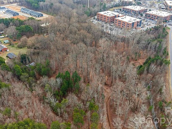 3rd image of 169 Crossrail Rd