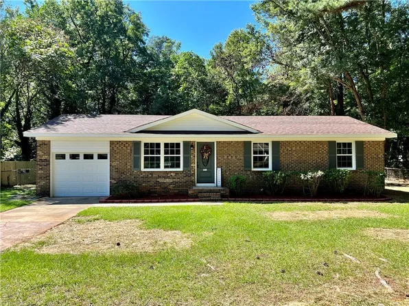 7711 Landis Dr, Browns Summit, NC 27214