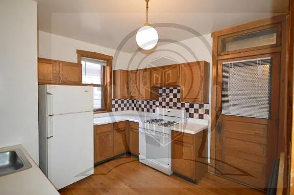2 bed, 1.0 bath, $2,200 — Photo 3