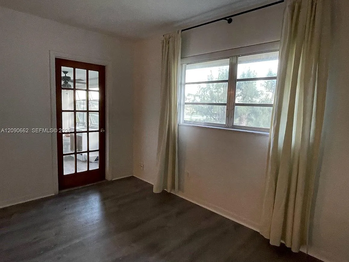 Arrowhead Condo No V — Photo 4