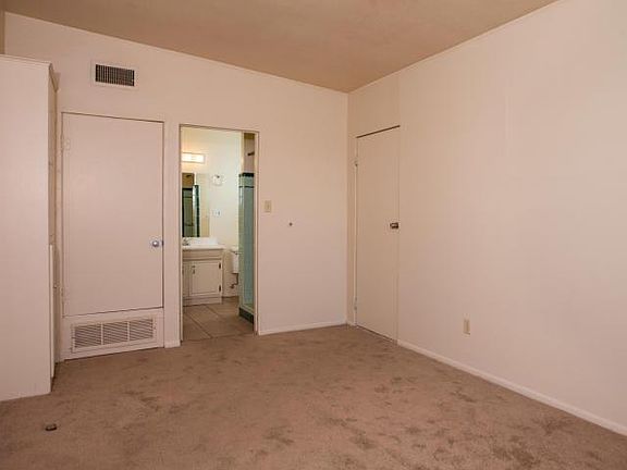 4th image of 2317 N Chrysler Dr #1