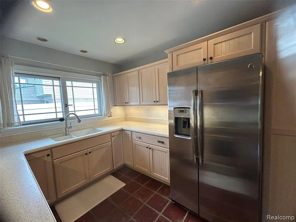 3 bed, 1.5 bath, 1458 sqft, $2,600 — Photo 3