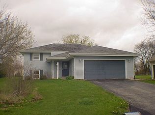 223 Briar Cliff St SW, Poplar Grove, IL 61065