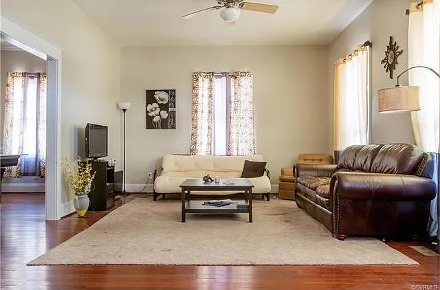 710 Holly St — Photo 2