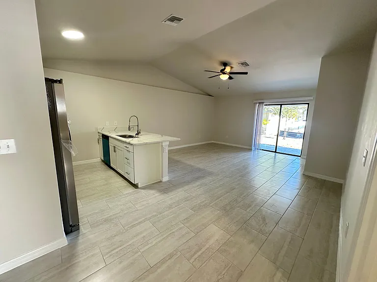 3819 SW 9th Ave #3819 — Photo 6