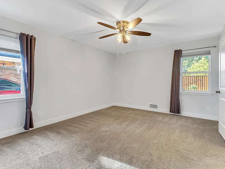 623 Greenleaf Dr — Photo 17