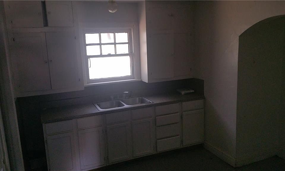 2nd image of 2029 NE 18th St