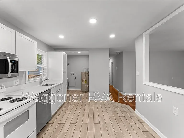 924 Kingsway Rd — Photo 33