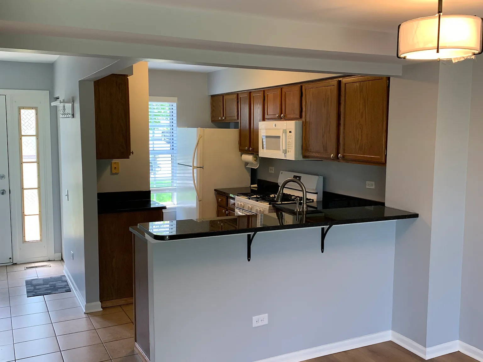 2 bed, 1.5 bath, 1250 sqft, $2,285 — Photo 2