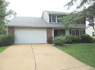 144 Carriage House Ln, Saint Peters, MO 63376