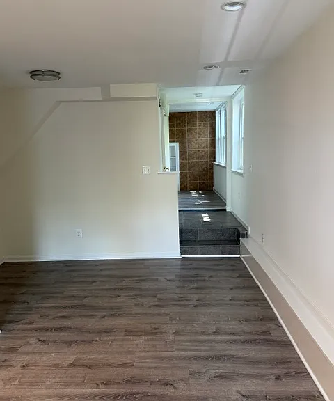 Poplar Ave — Photo 16