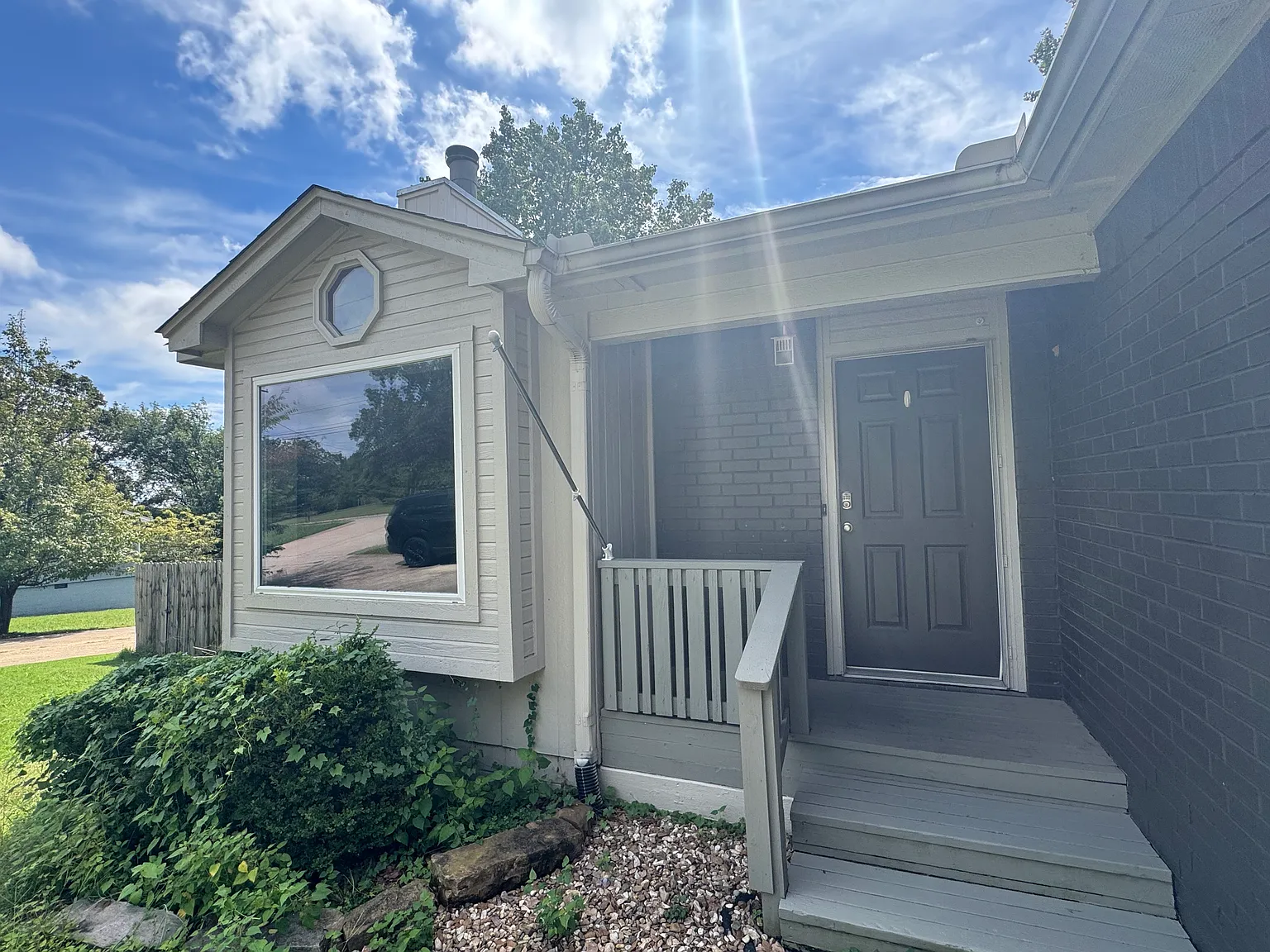 3 bed, 1194 sqft, $1,575 — Photo 1