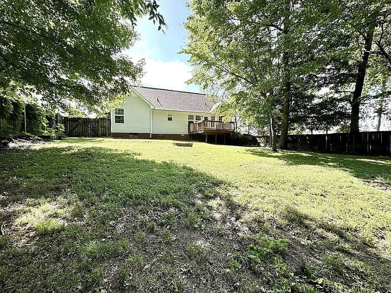 1641 Cedar Springs Cir — Photo 38