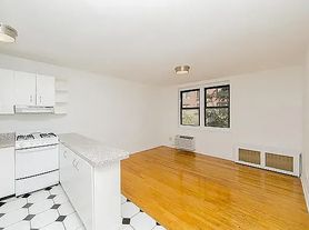 342 E 55th St