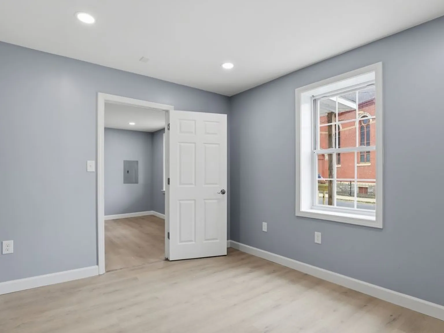 2 bed, 900 sqft, $1,700 — Photo 3