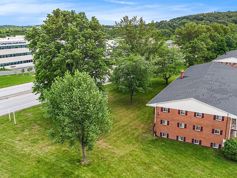 700 Swinehart Rd — Photo 27