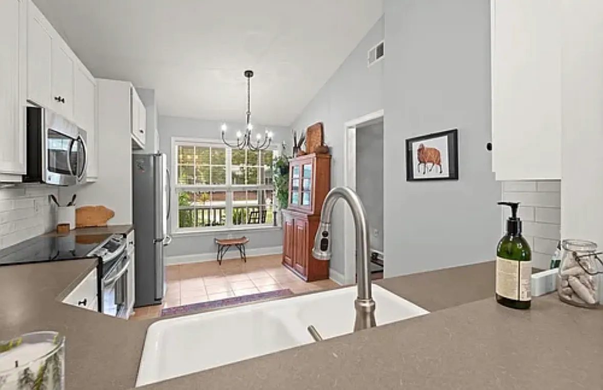 3259 Walter Dr — Photo 4