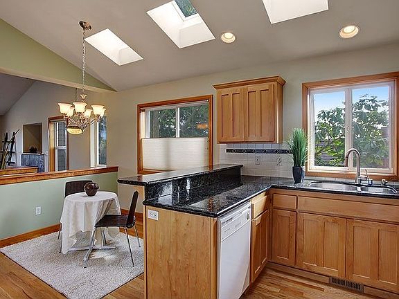 5th image of 739 N 89th St