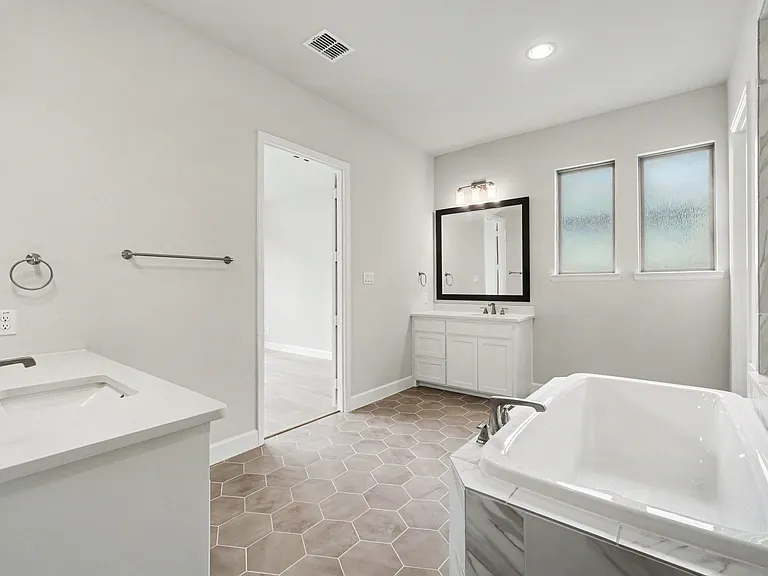 2200 Shady Hill Dr — Photo 10