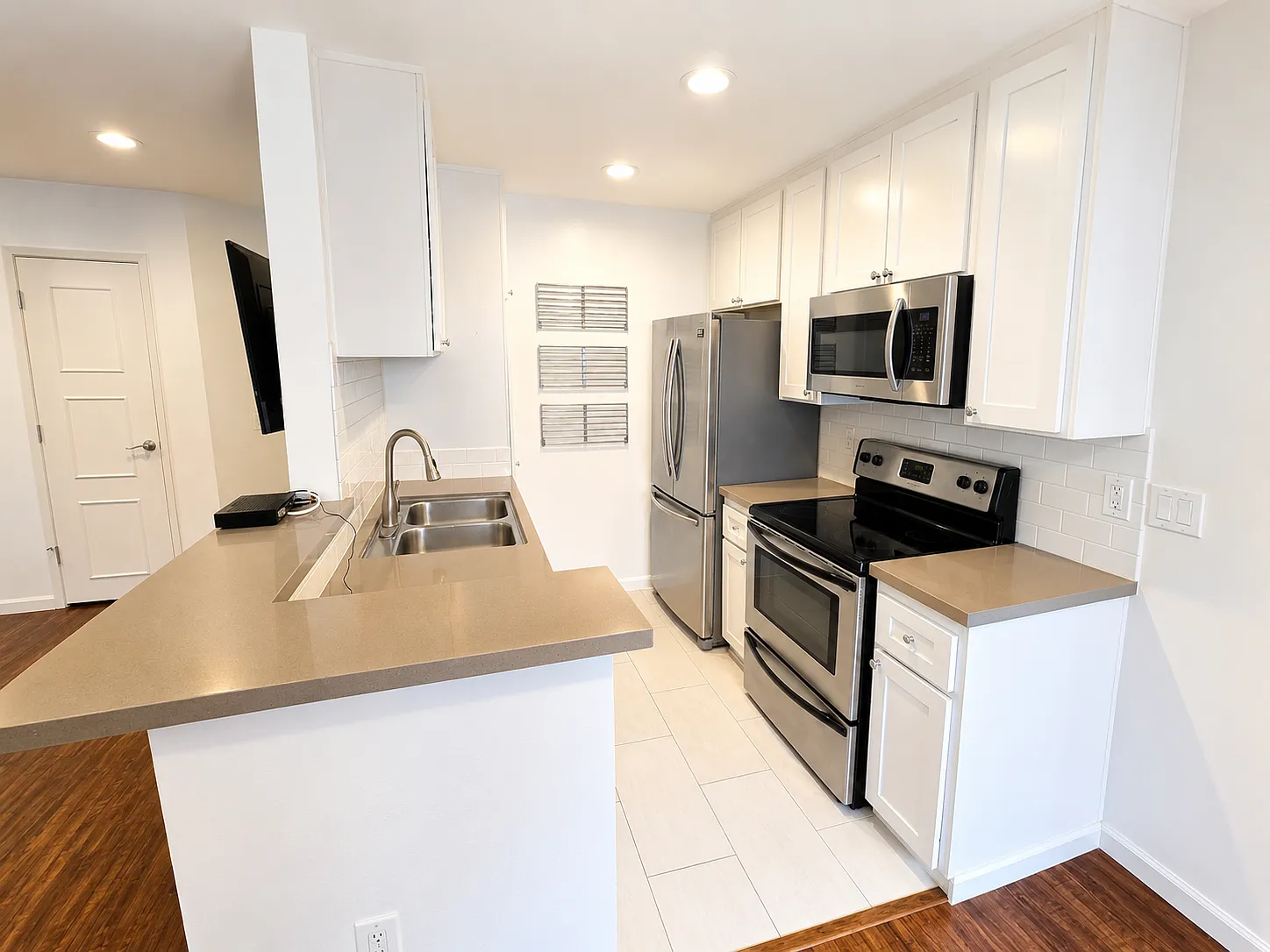 1 bed, 744 sqft, $2,000 — Photo 3