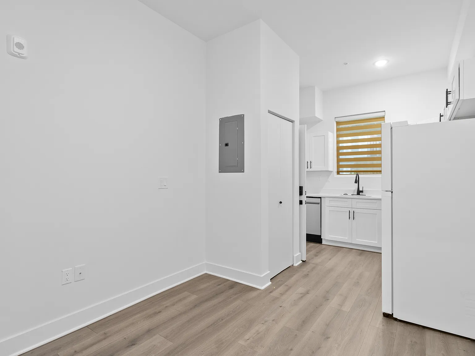1 bed, 400 sqft, $1,200 — Photo 4