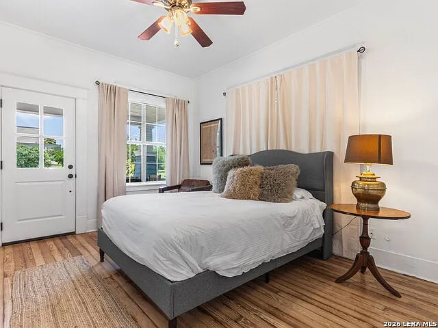 2213 N Flores St — Photo 32