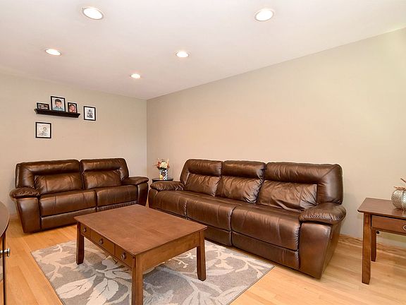 2nd image of 7440 N Oriole Ave