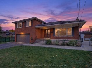 6 Archway Cres, Toronto, ON M9M 1V6